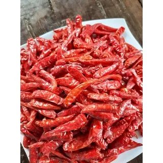 Красный горячий чили перец сухой красный