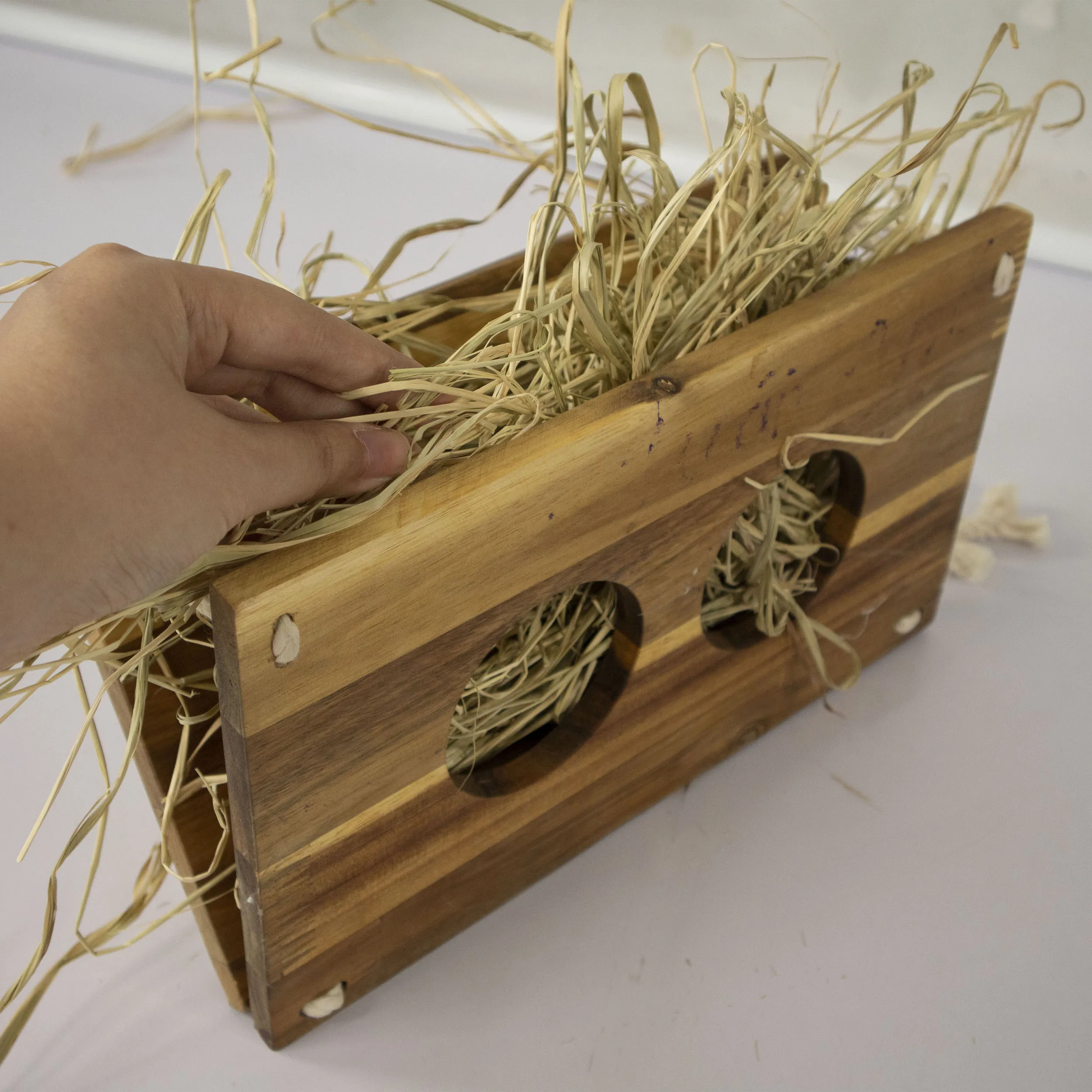 MadeTerra Square Bunny Rabbit Hay Feeder Guinea Pig Food Bowl Chinchilla Hay Bin from Vietnam - Wholesale Supplier of Hay Feeder