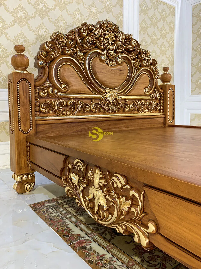 
Classic royal bed with Italian gilded rose 