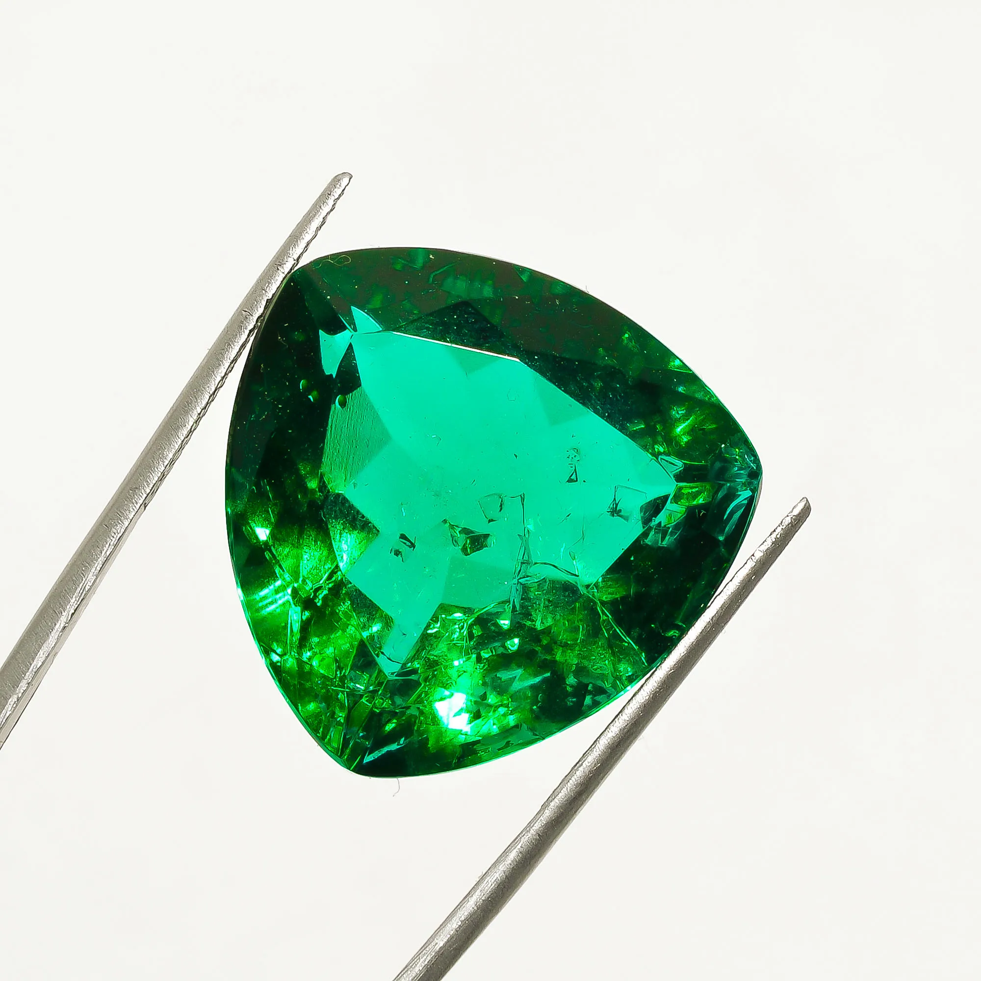 Jewelry new material oval cut vivid VS clarity green lab grown Russian material columbian emerald rough