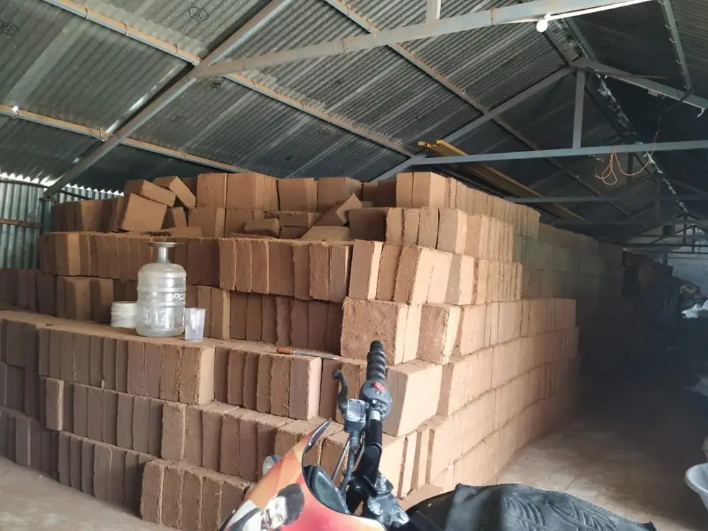 Coco Peat Low EC / Used for Landscaping: Modifies the visible features of an area of land.