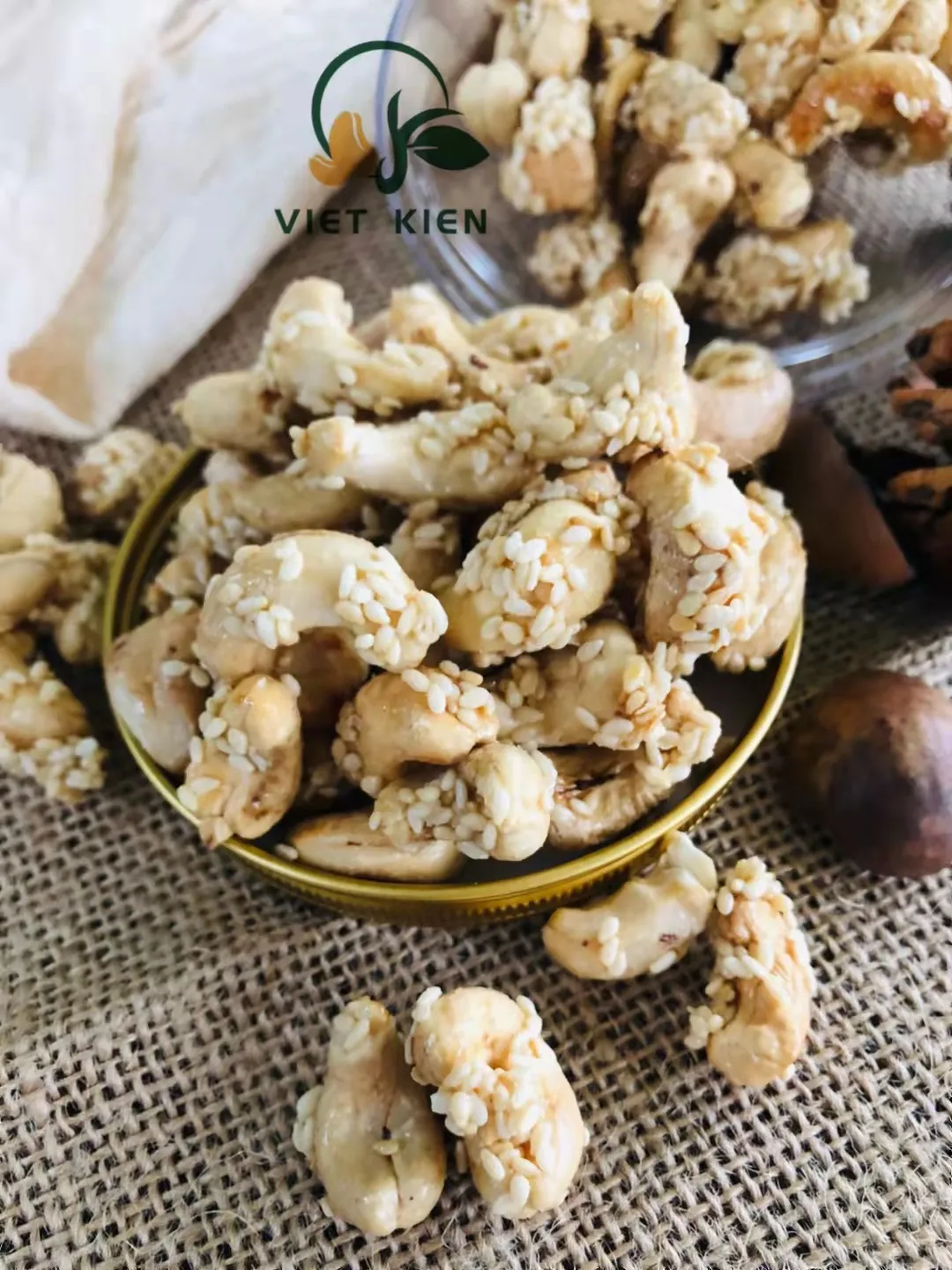 ROASTED SALTED CASHEW KERNELS A180 SESAME CASHEW 300/BOX CASHEW