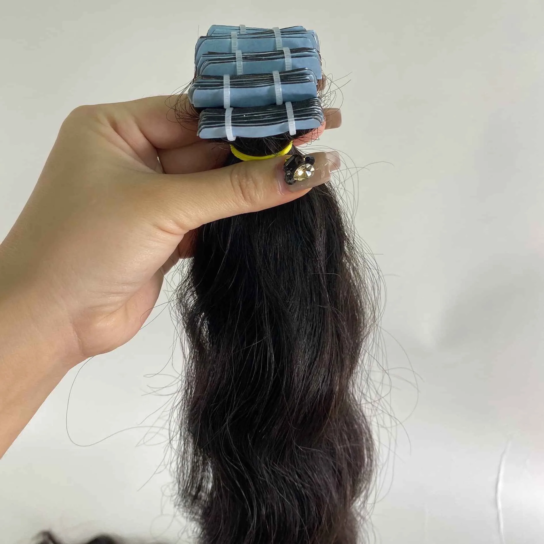 Оптовая цена вьетнамские двухсторонние накладные человеческие волосы с лентой 100% натуральные девственные неповрежденные супер двойные