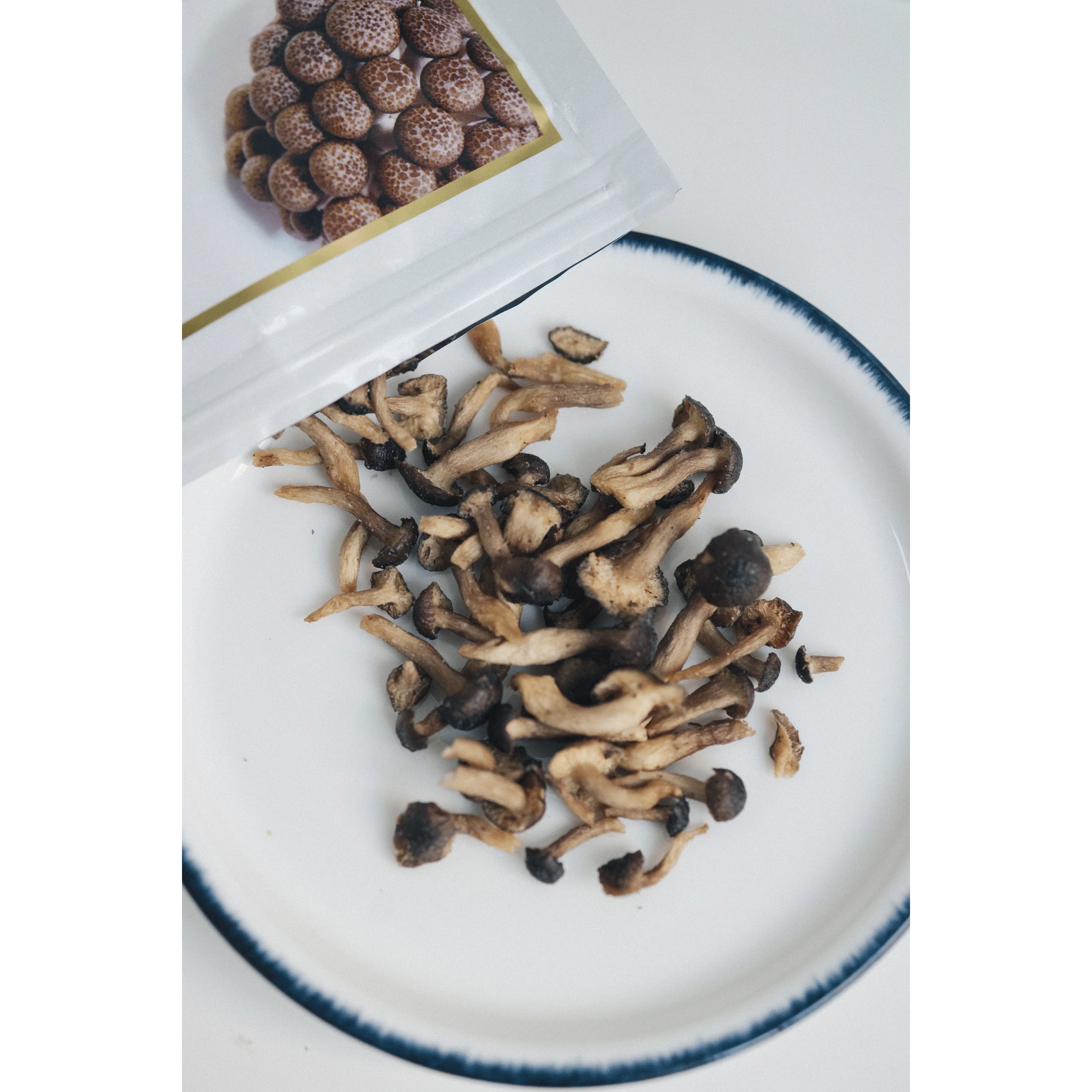 Low temperature baked healthy mushroom snacks