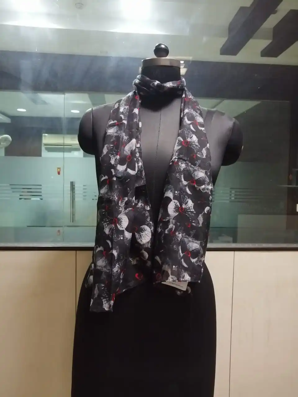 LADIES STOLES LADIES ASSORTED COLORS STOLES READY GOODS, CHEAP STOLES, STOCKLOT D 5545