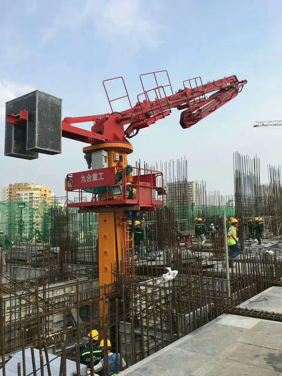 28m  SELF-CLIMBING PLACING BOOM SPEEDS PROJECT