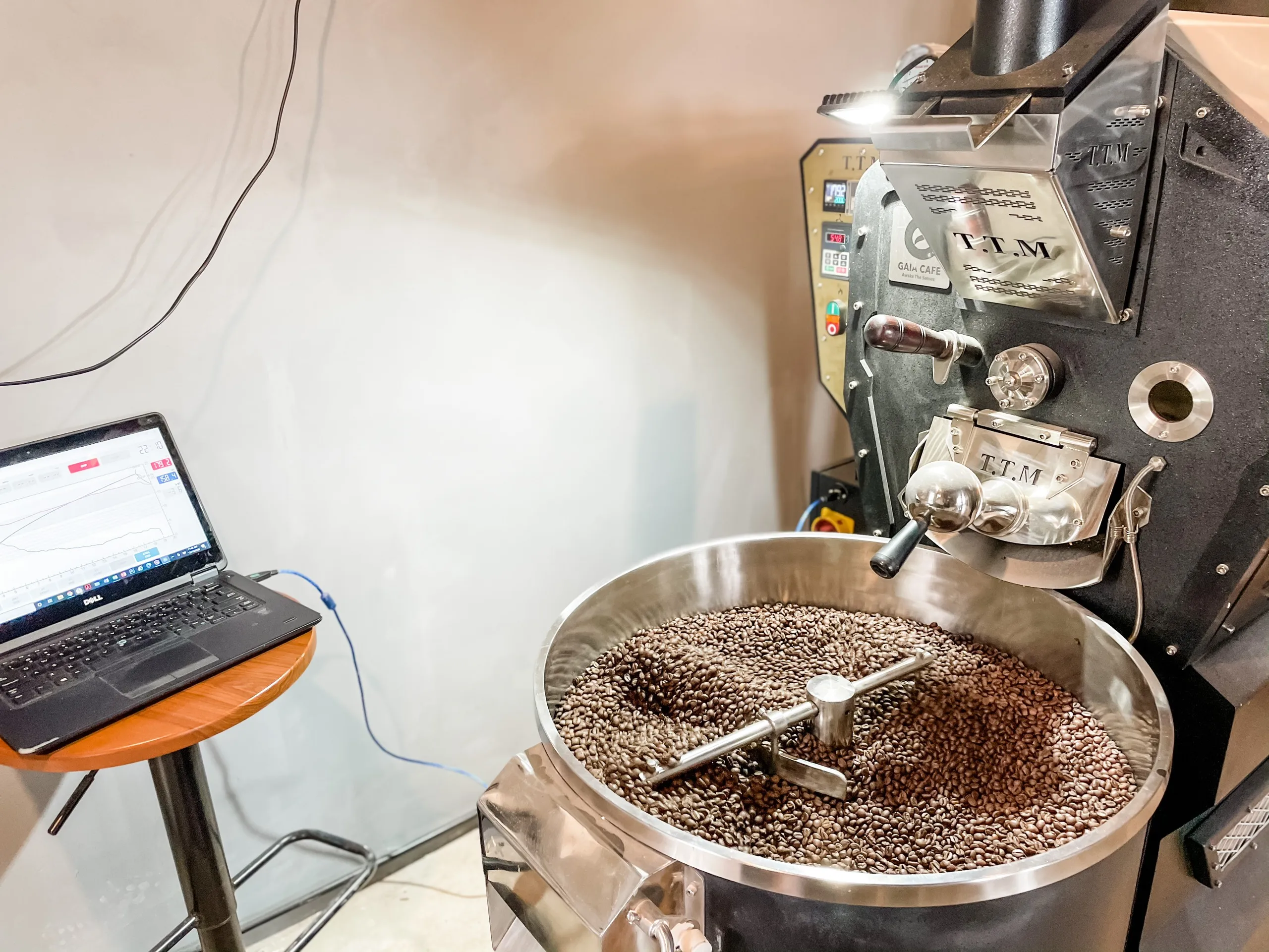 Roasted Robusta Arabica Coffee Beans Blend / French Roast / Process Honey and Semi-Wash Vietnam Single Origin