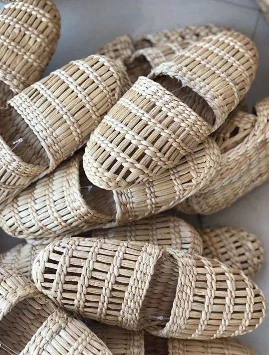 Уникальные тапочки Boho из Вьетнама с Гиацинтом воды для отеля или курорта женские шлепанцы (0084587176063 WS песчаный цвет)