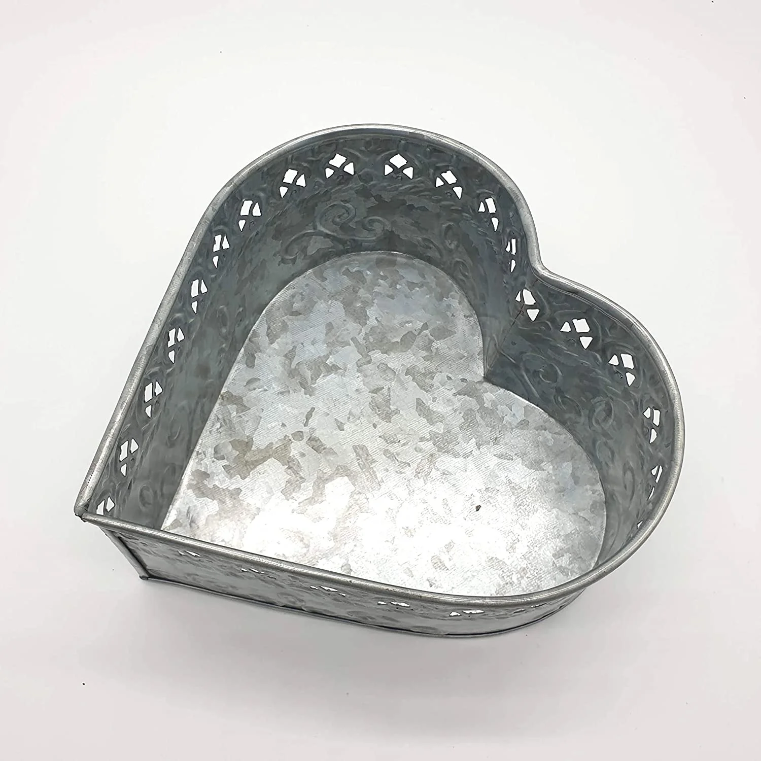 Galvanized Heart Shaped Metal Planter Pot and Storage Box For Garden and Home Decoration