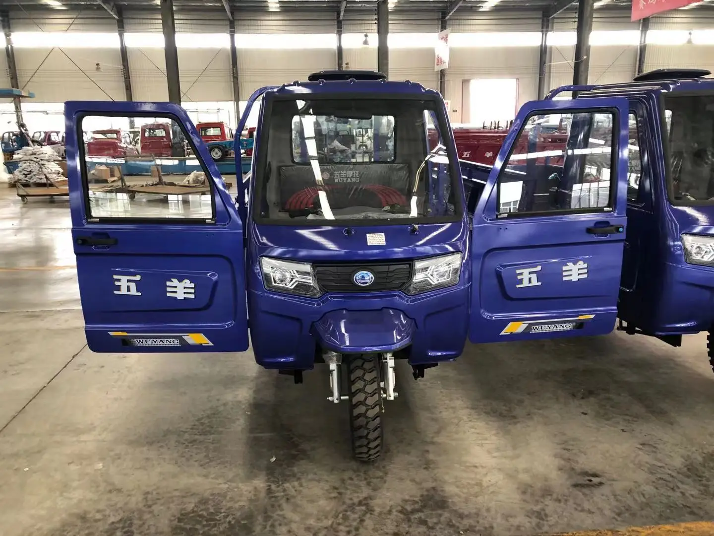 ChinaTop Quality 2t Heavy Loading Closed Cabin Steering Wheel Cargo Passenger Tricycle Enclosed Cabin Tricycle