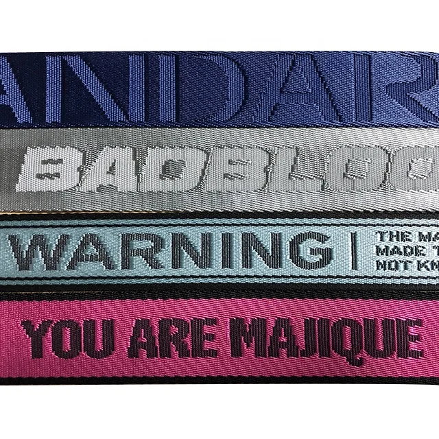 
 Лидер продаж, модный плоский нейлоновый ремень с тканым логотипом на одной стороне  