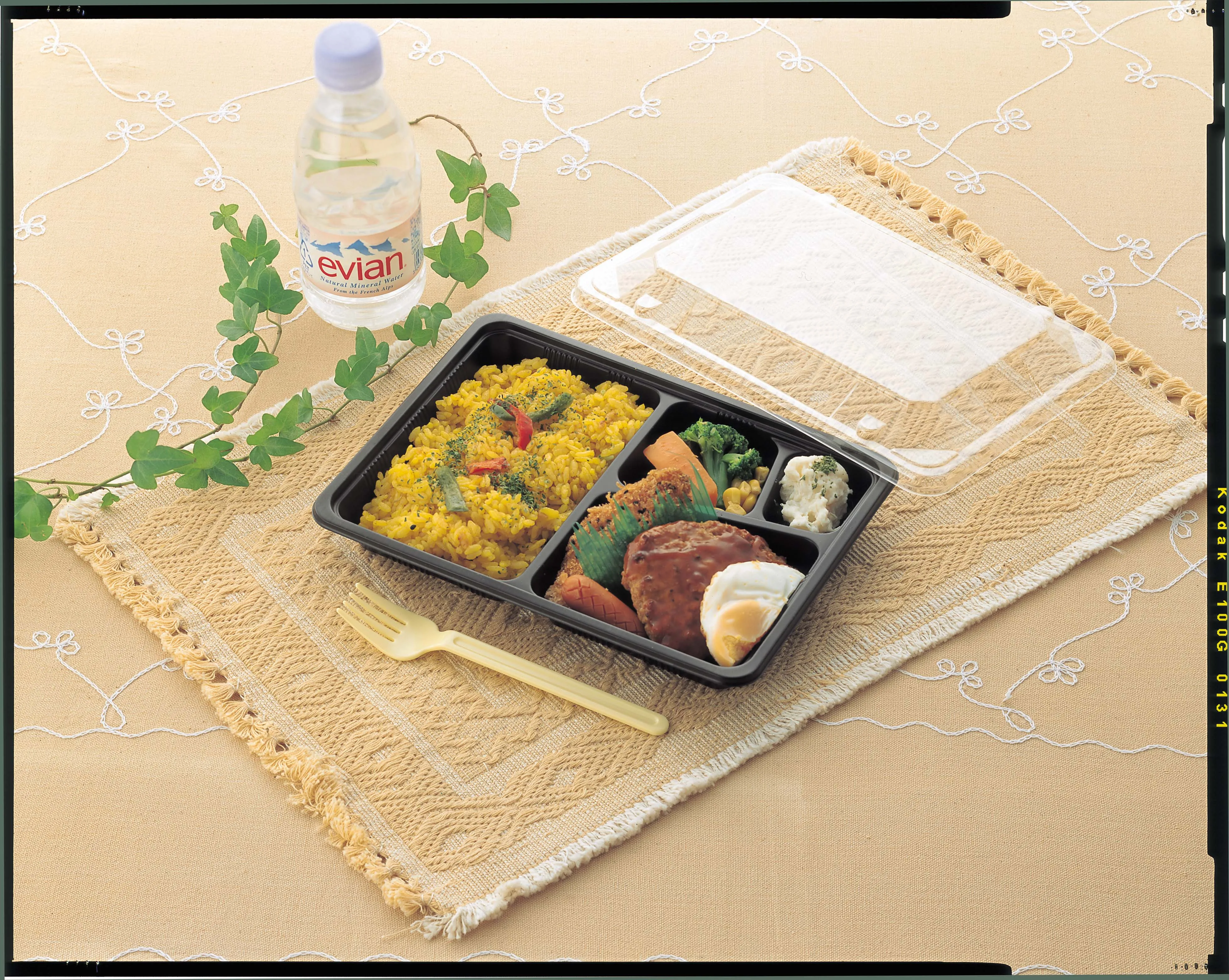 Gorgeous Japanese rectangle take away lunchbox 4 compartments Japan made microwavable plastic blister with clear lid