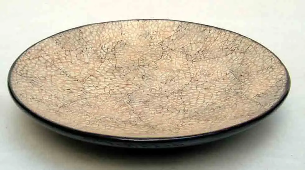 
Round lacquer plate with egg-cell finishing, Vietnam handicrafts, suitable for home-decor, tableware, houseware, kitchenware. 