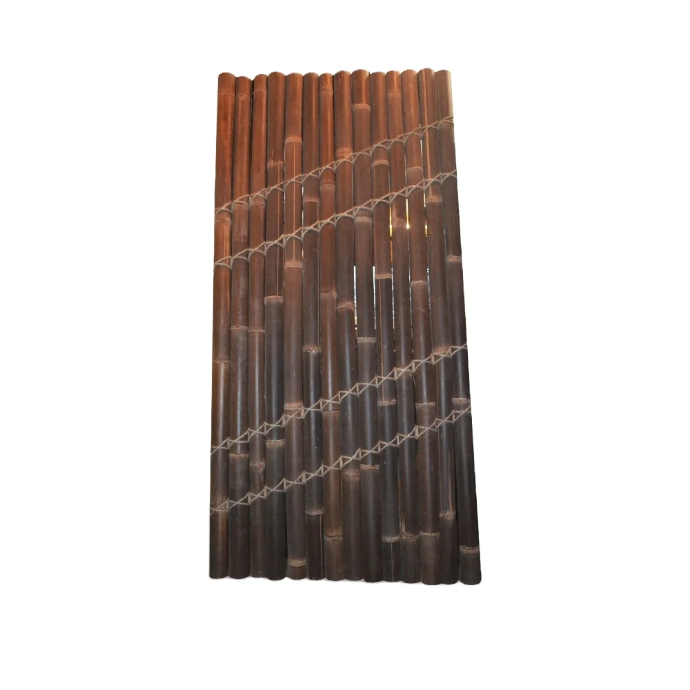 Черный бамбуковый забор с 4 наклонными задними планками и белой кокосовой веревкой