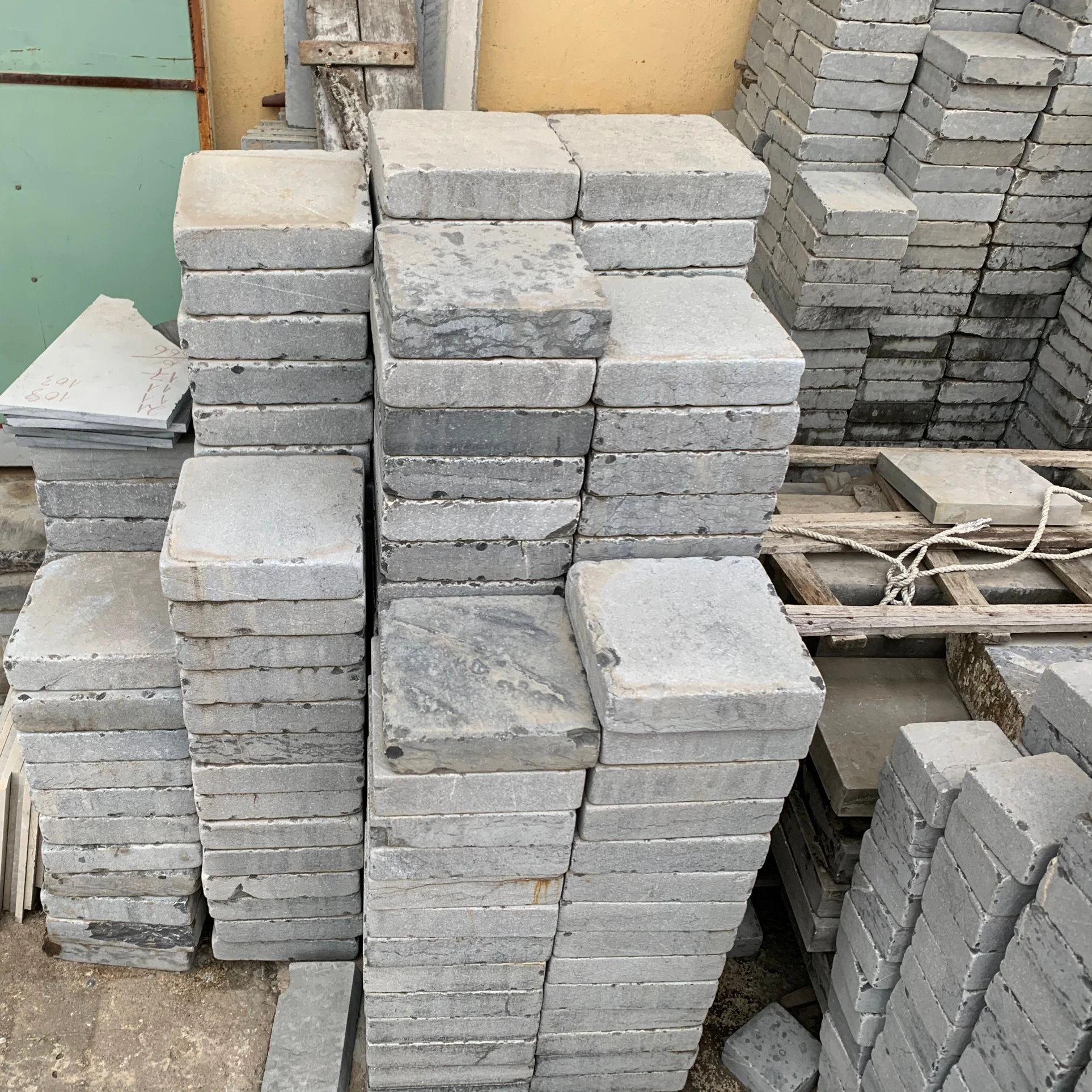 High Quality ELA Stone Modern  outdoor Tumbled Tile Stone for Indoor and Outdoor Wall Panels Blue Limestone from Vietnam