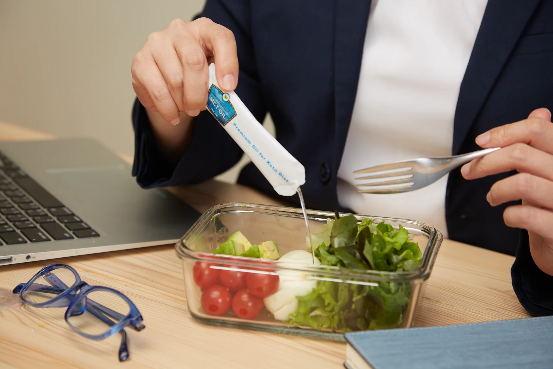 Coffee using c8 c10 food grade virgin mct oil