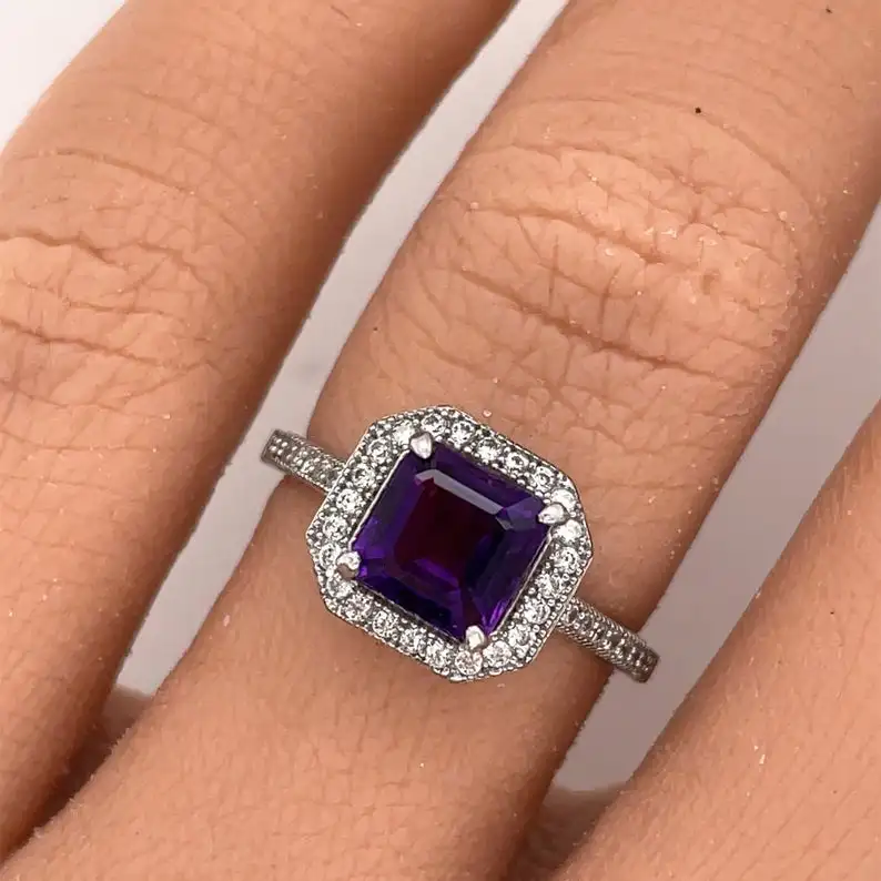 Кольцо с натуральным аметистом кольцо изумрудом и фиолетовым коктейльное в стиле арт-деко позолотой белого цвета ювелирные изделия ручной работы