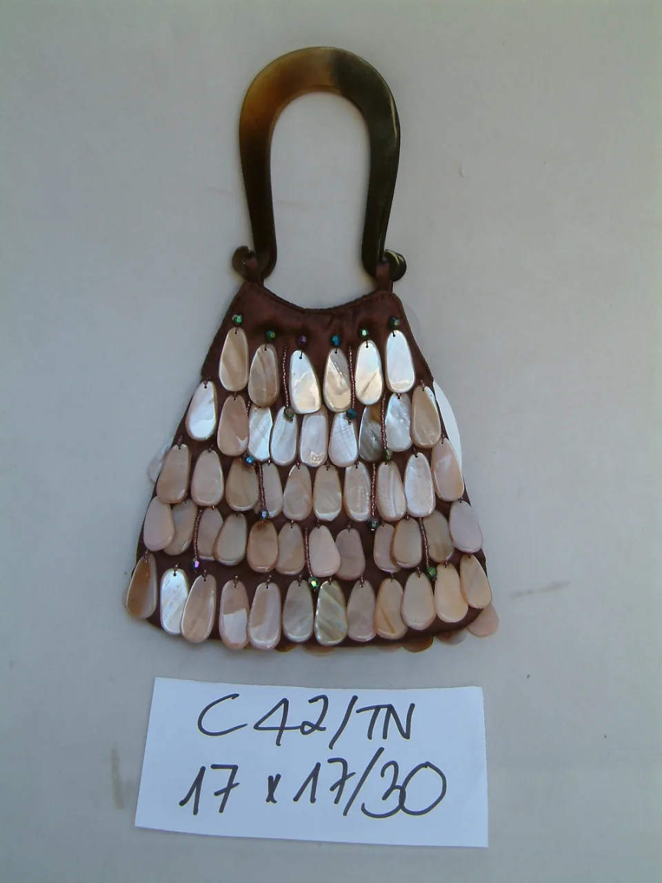 
Shell handbag with many designs 