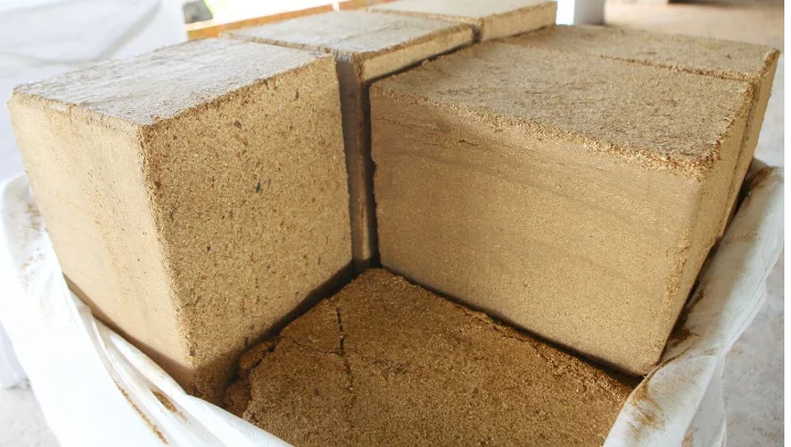 Опилки из сосны опилки сжатые блоки/Whatsapp + 84-845-639-639