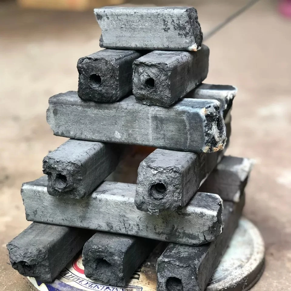 Оптовая продажа 100% натуральные опилки древесный уголь из твердой древесины длительное горение для продажи Вьетнама