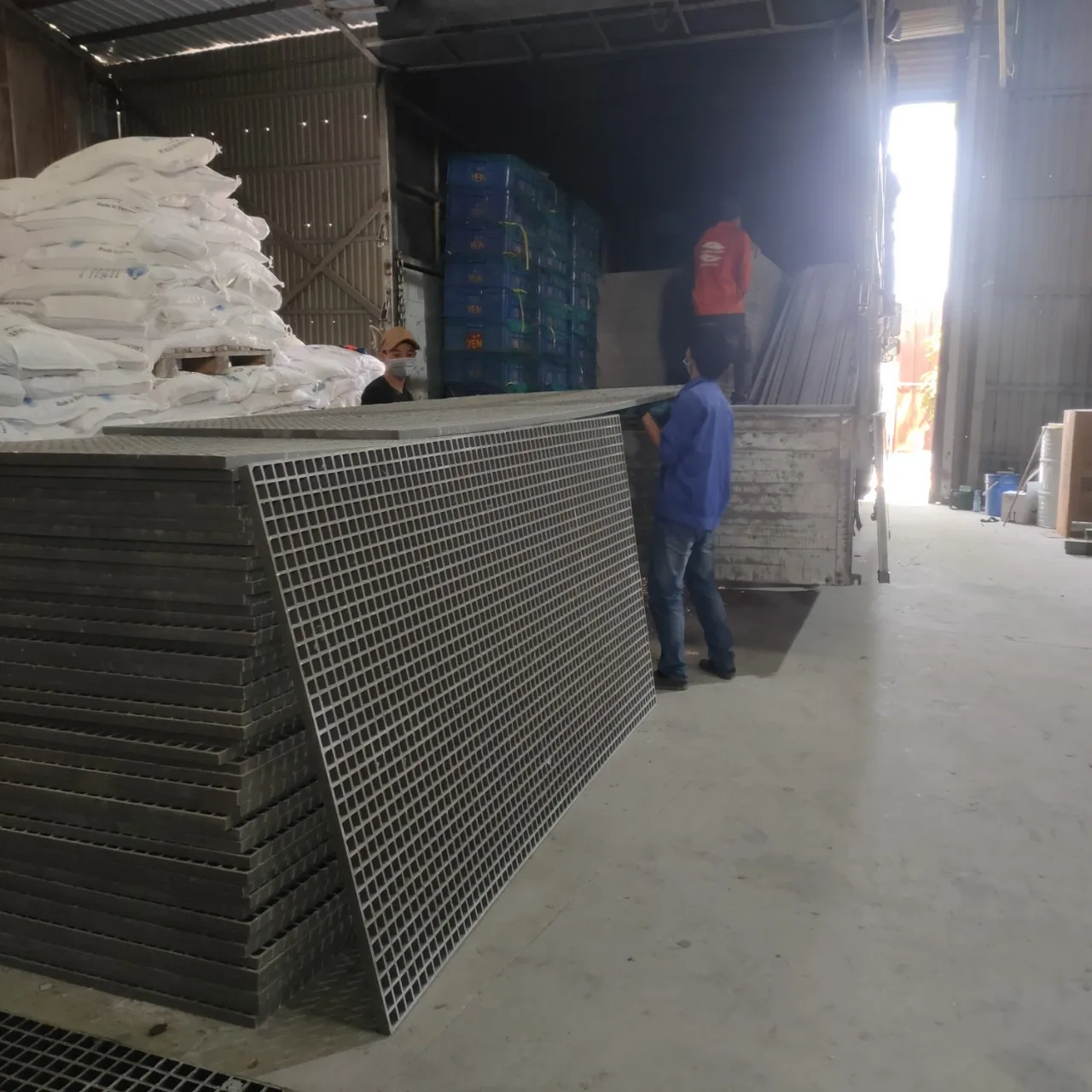 50  - 100 kg Non-conductive Flame Retardant Acid Resistant Molded Composite Grating FRP Gray