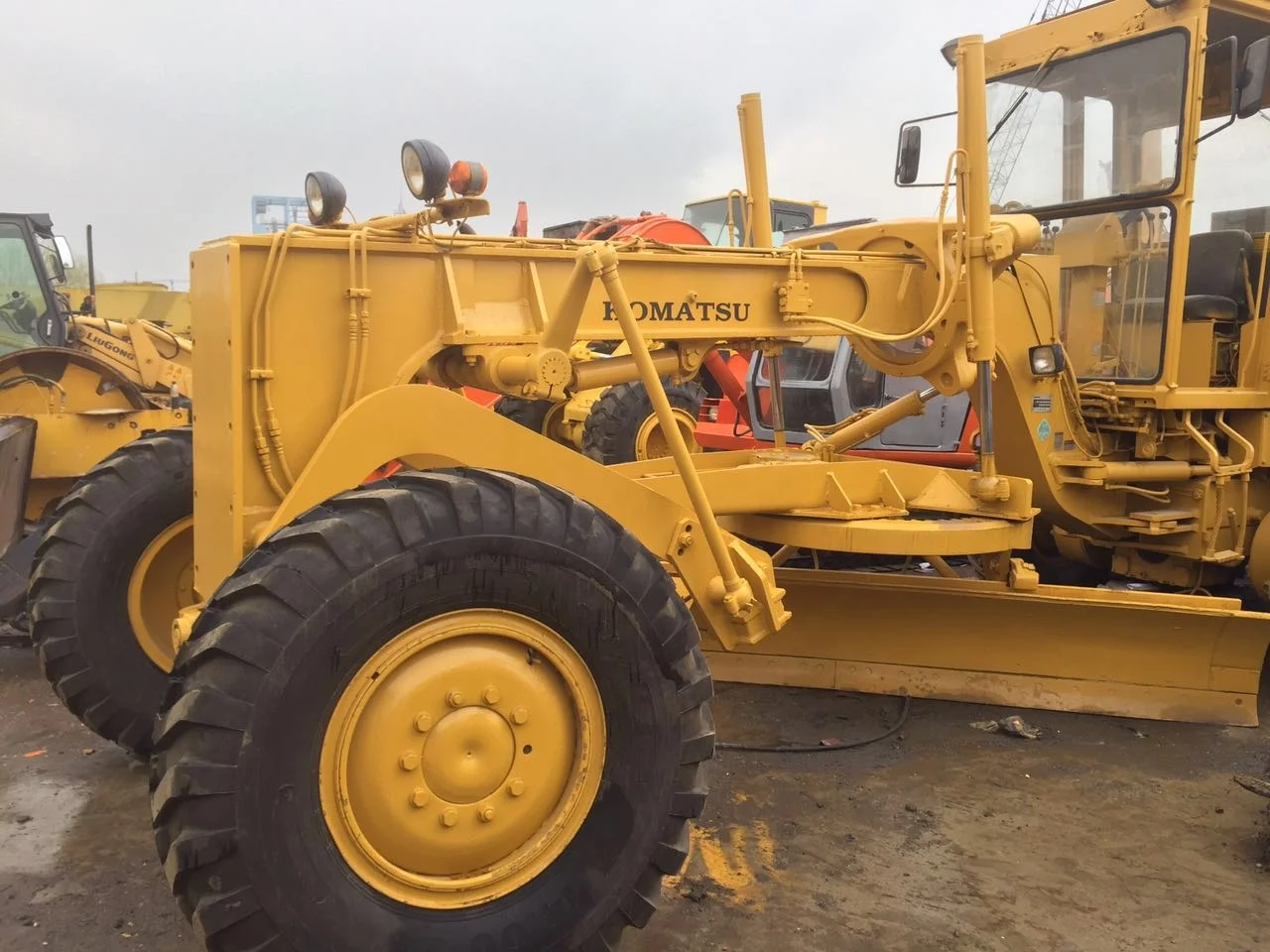 Excellent cost performance Used Komatsu GD661 graders, GD511 motor grader Komatsu GD611 GD305