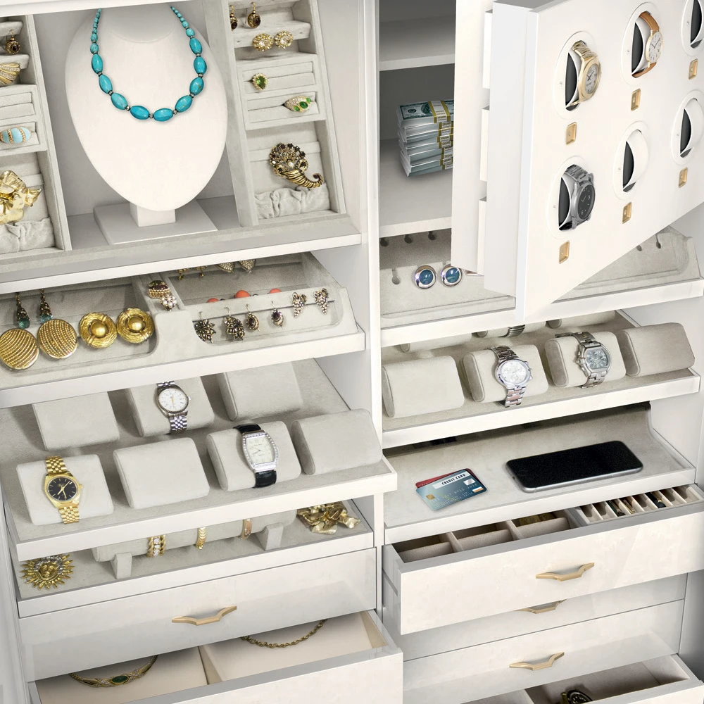 Бронированный ювелирный шкаф в отполированном кленовом корпусе с белыми птичьими глазами и золотой фурнитурой 24 карата. Биометрическое открывающее устройство