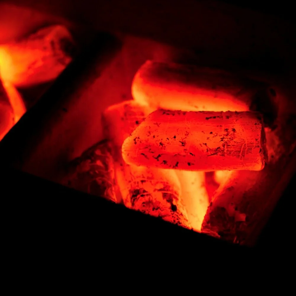 WHITE CHARCOAL Hard Wood Barbecue (BBQ) Silver White Minh & Nao 4-6 Hours Odourless Smokless 95% Min MN_EC01 Carton Stick 8500