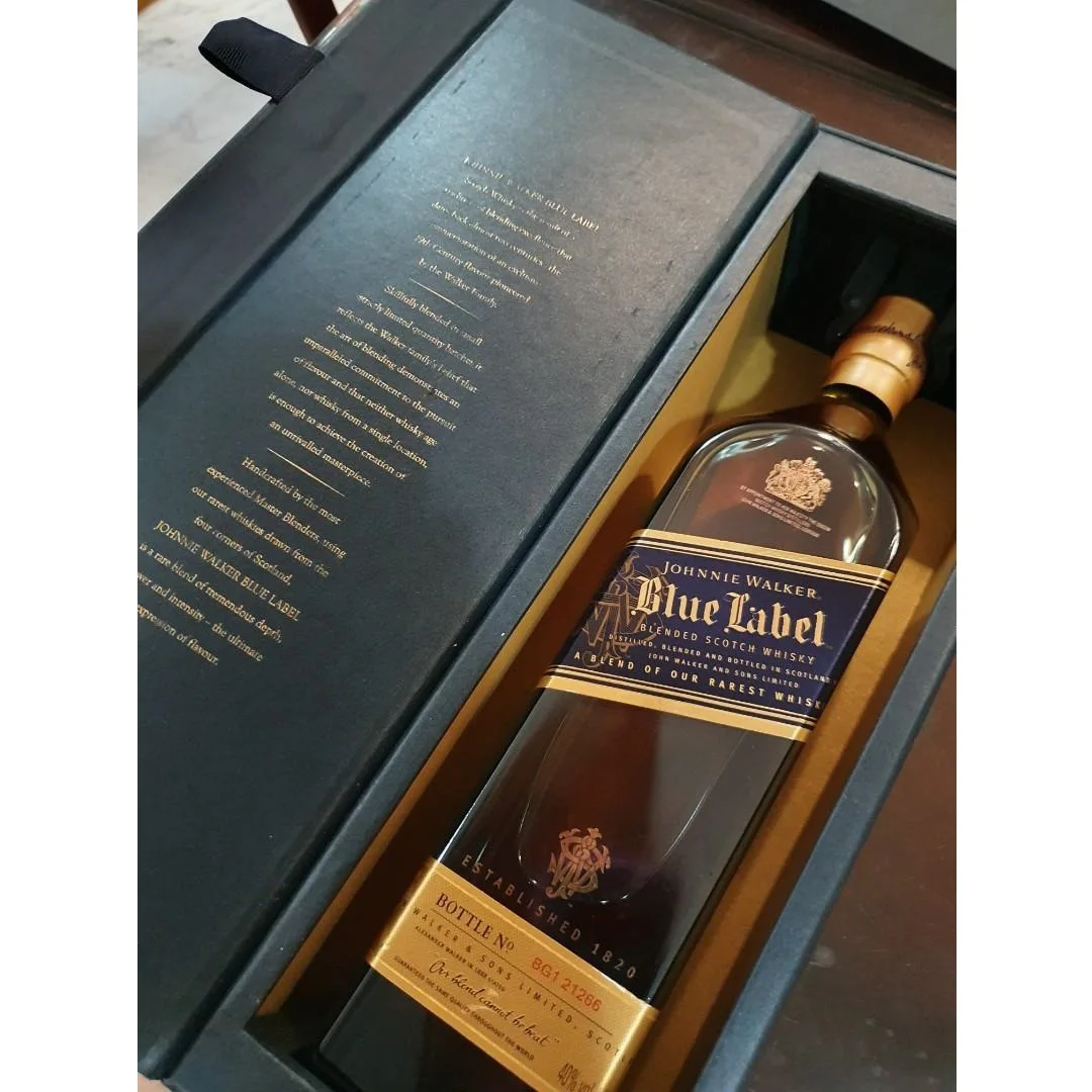 Голубая этикетка для виски Legend 1 л 40% alc с дымчатым покрытием в стиле Highland фрукты и