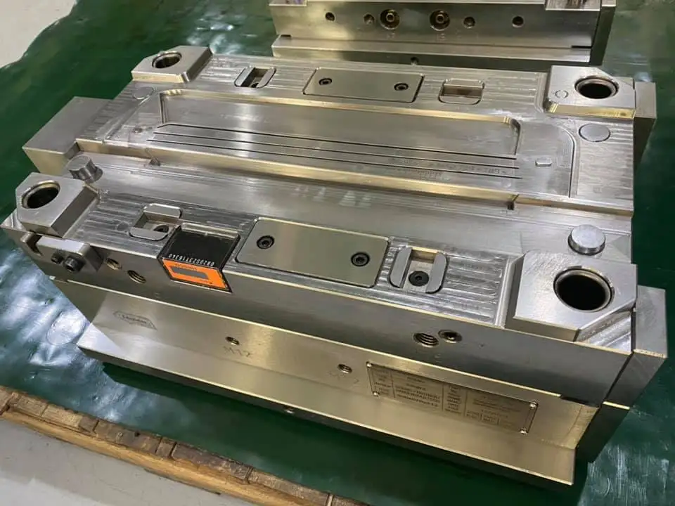 Suppliers custom plastic injection mold parts precious plastic mould injection molding manufacturer