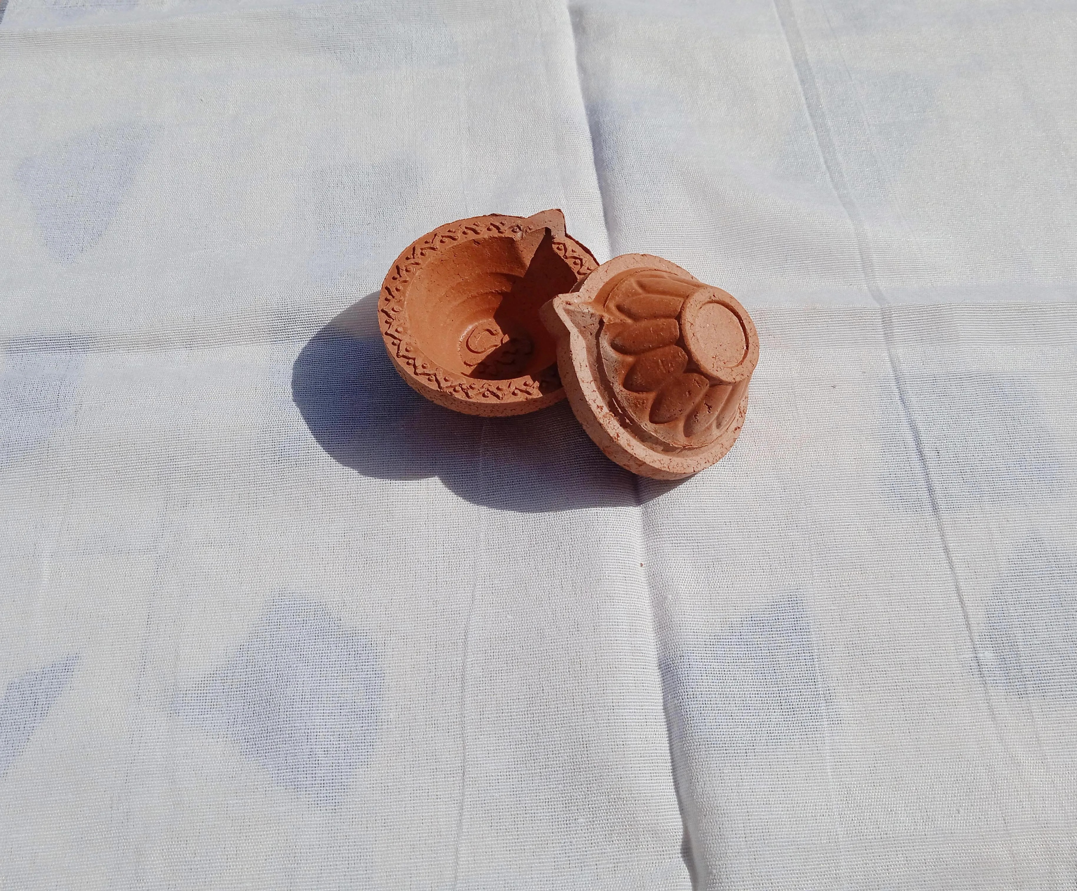 Natural clay terracotta Handmade red clay diwali diyas oil lamps deepak for diwali festival and rituals in small sizes