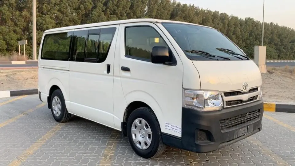 Toyota Hiace 2012 15 сидений