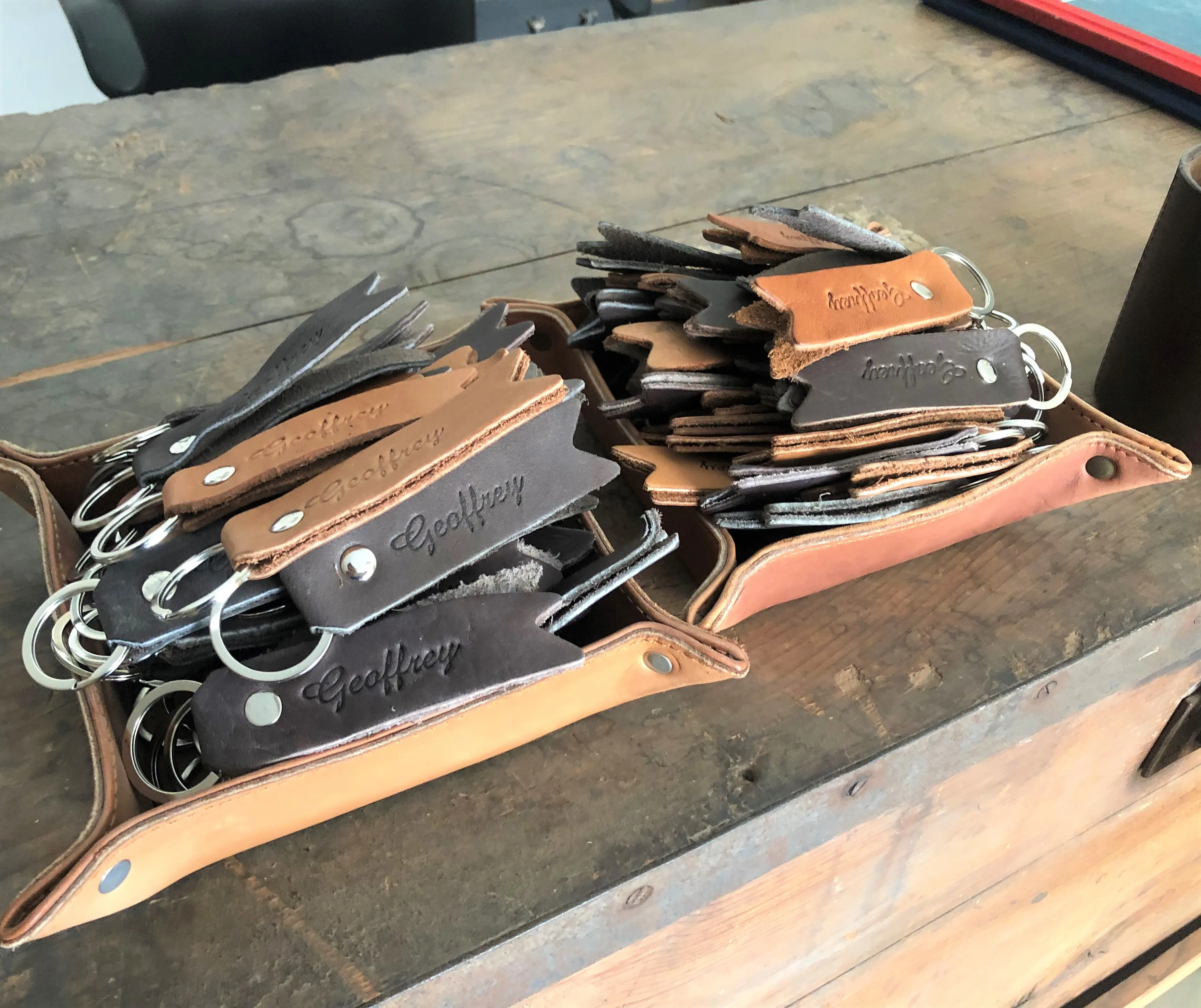 Geoffrey - Leather key chain - Customized Heat Embossing - L 9.40cm x W 2.40cm