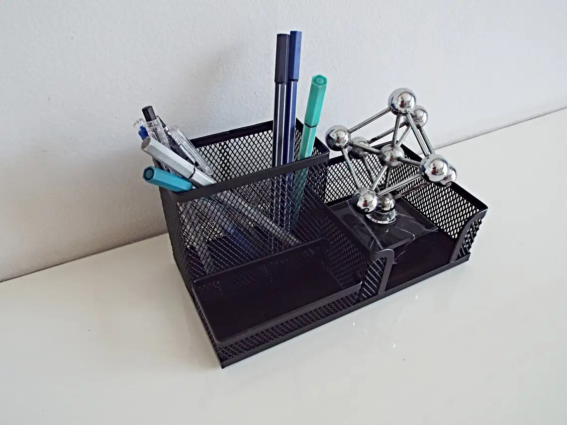 Органайзер канцелярский из черного металла с 3-секционный дизайн идеально подходит для стильного настольного аксессуара и эффективного хранения ручек
