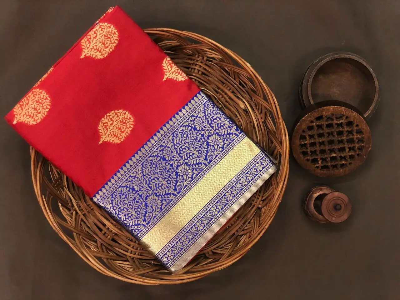 Серебристые Сари Banarasi черного цвета сари из чистого