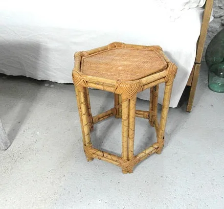  Боковой столик из ротанга среднего