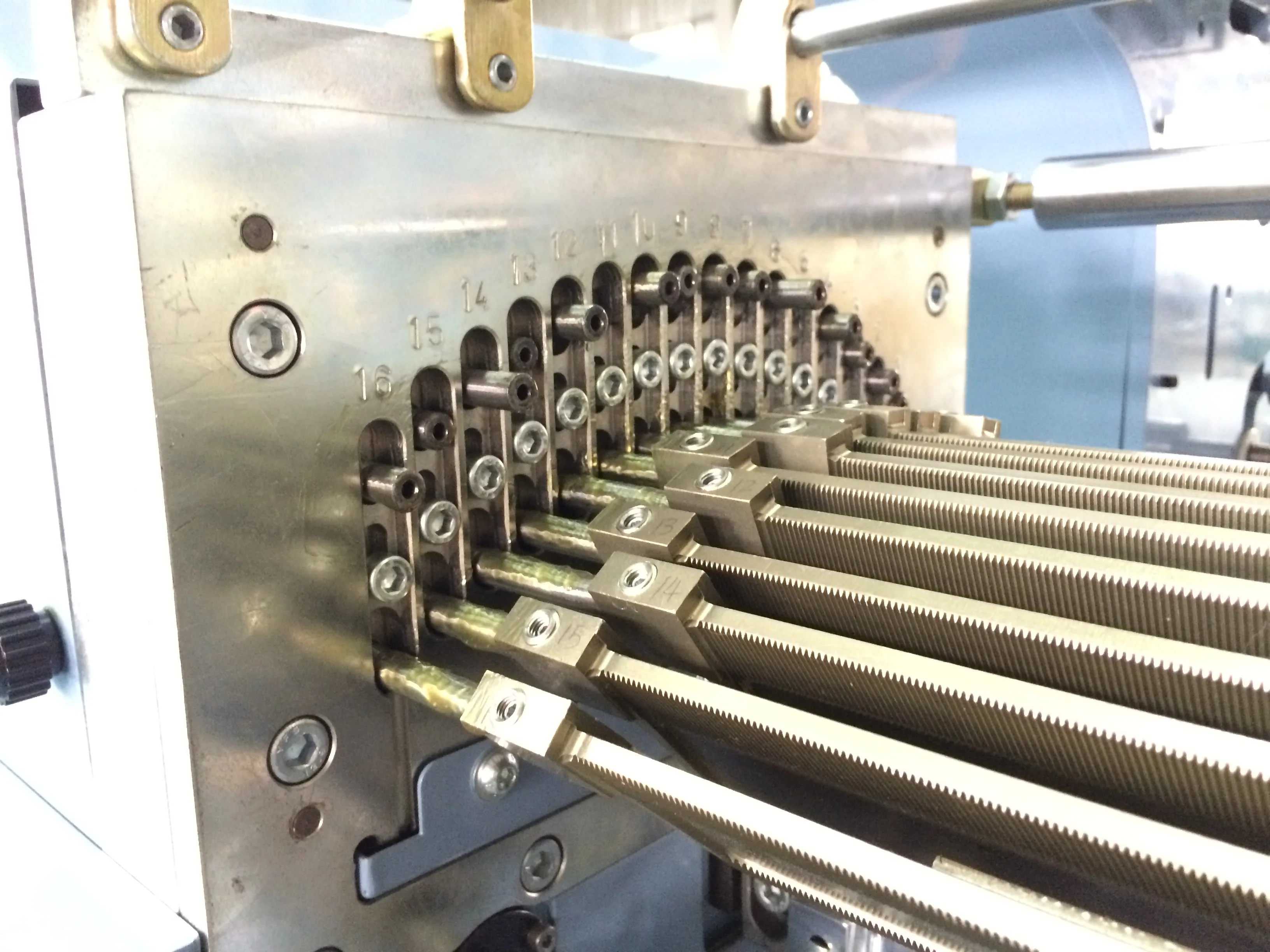 DAHU automatic electronic crochet machine