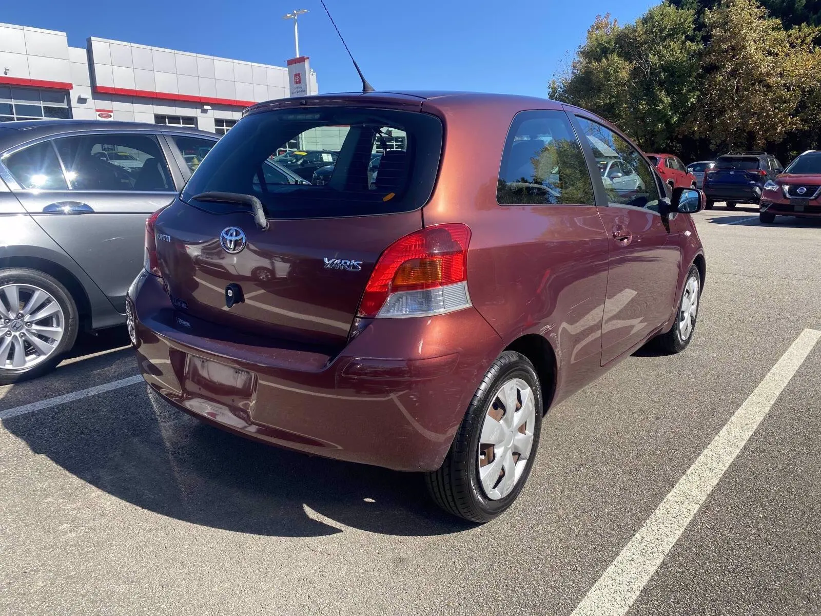 Горячее предложение б/у 2009 T0y0ta Yaris 2-дверей имеющихся в наличии для продажи с большой скидкой свяжитесь нами прямо сейчас