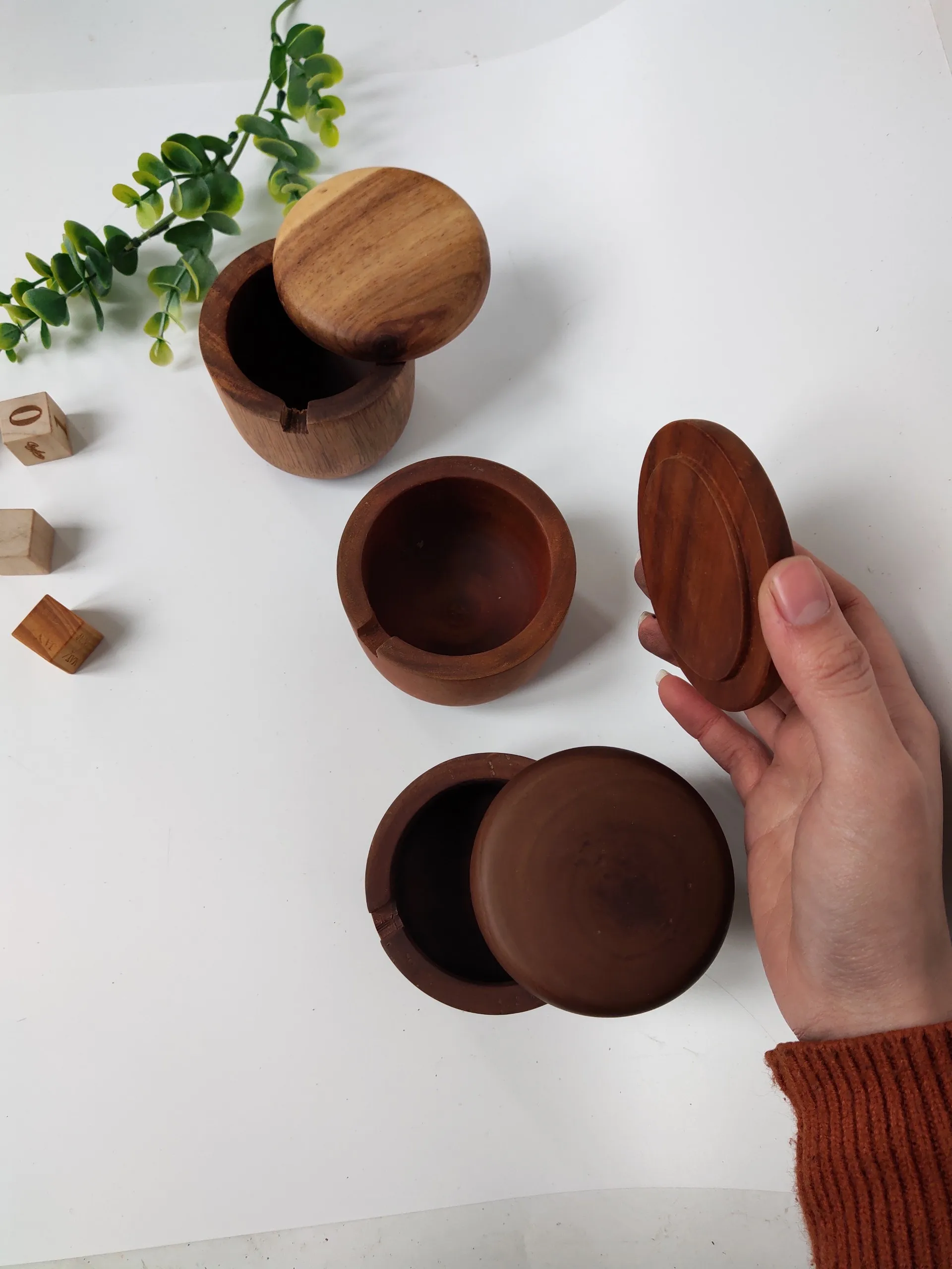 Wooden Acacia Wood Salt Box Salt Keeper With Lid Seasoning Box Spice Jar 100% Wooden Material
