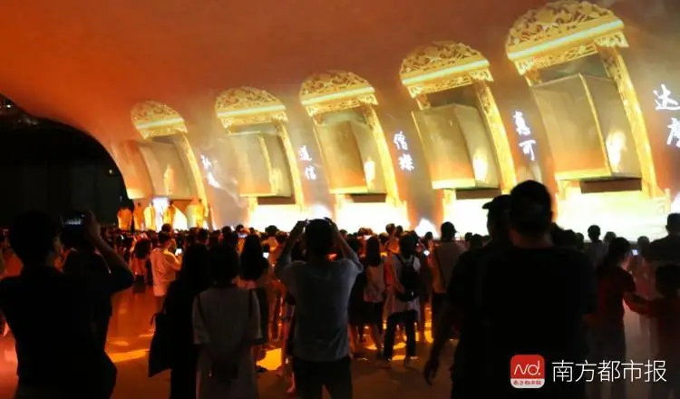 В ночное время Тур воды для музыкальных поющих фонтанов шоу с лазеры луч света актеры изумительные водные выступлений в помещении и на открытом воздухе