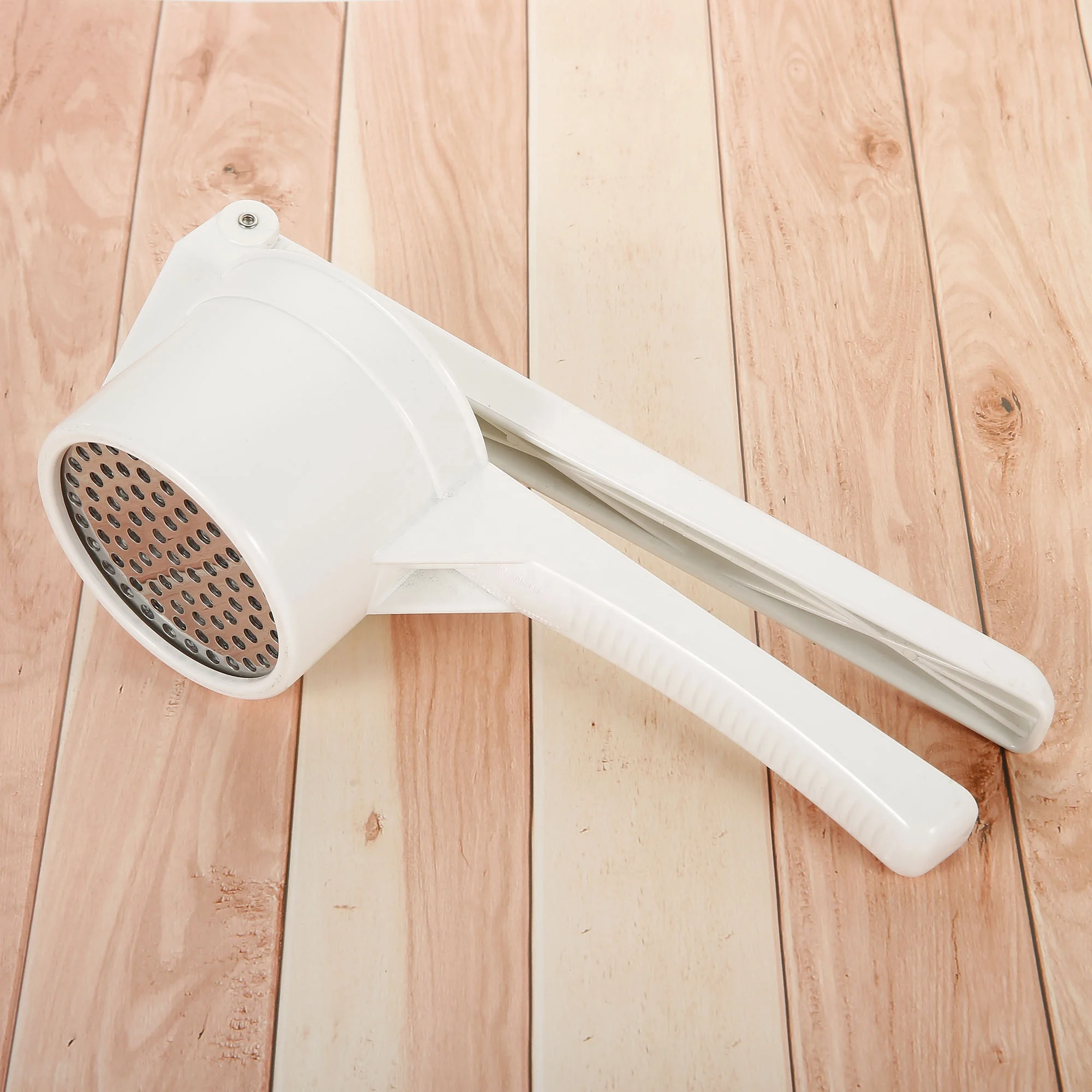 Incredible White Plastic Heavy Duty Potato Ricer with 2 Interchangable Discs for Vegetable Fruit Purees Juicer Baby Food