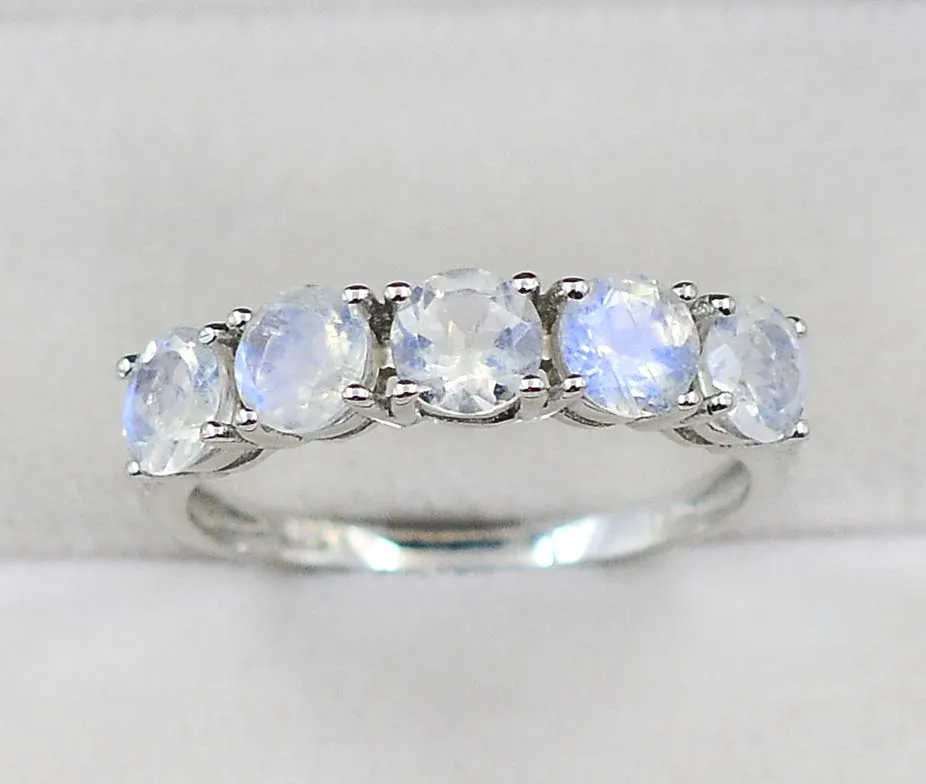 Женское кольцо из серебра 925 пробы с радужным лунным камнем 5