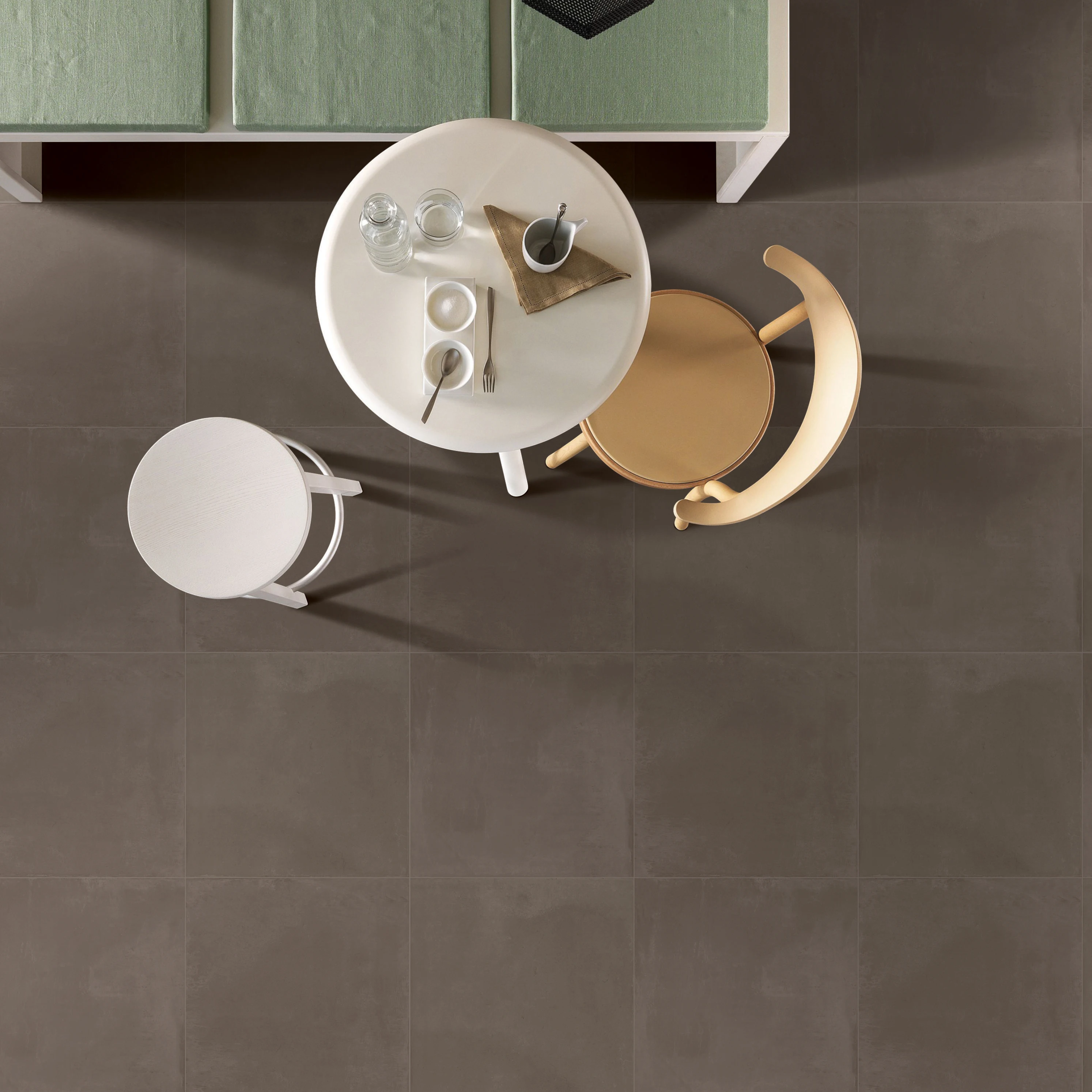 Бетонная фарфоровая напольная плитка, нескользящая плитка темного цвета с деревенской поверхностью от лучшего продаваемого продукта rom, индийский производитель