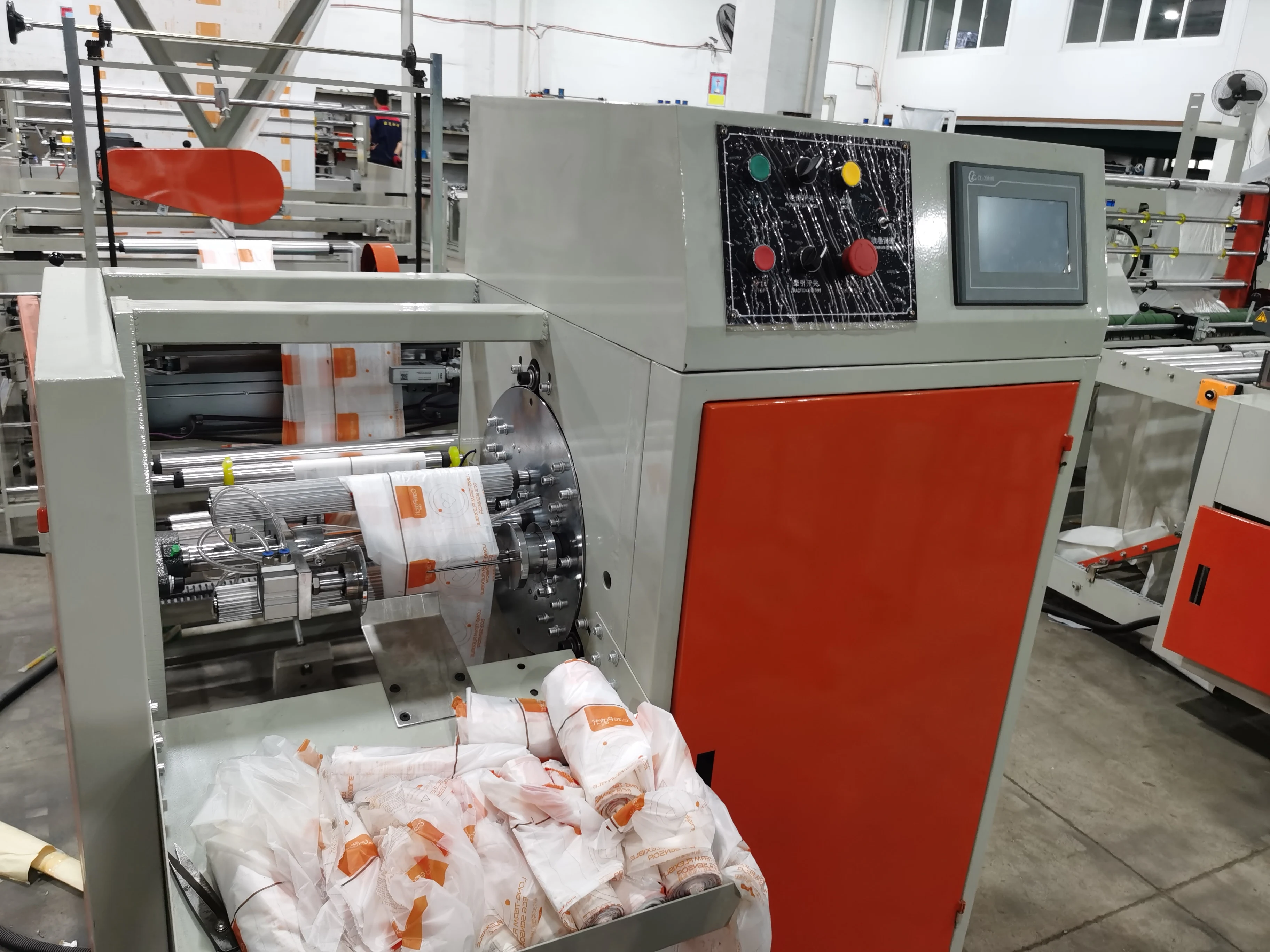 Fully automatic high speed HDPE/LDPE biodegradable C folding Plastic on roll/rolling core less Garbage bag making machine