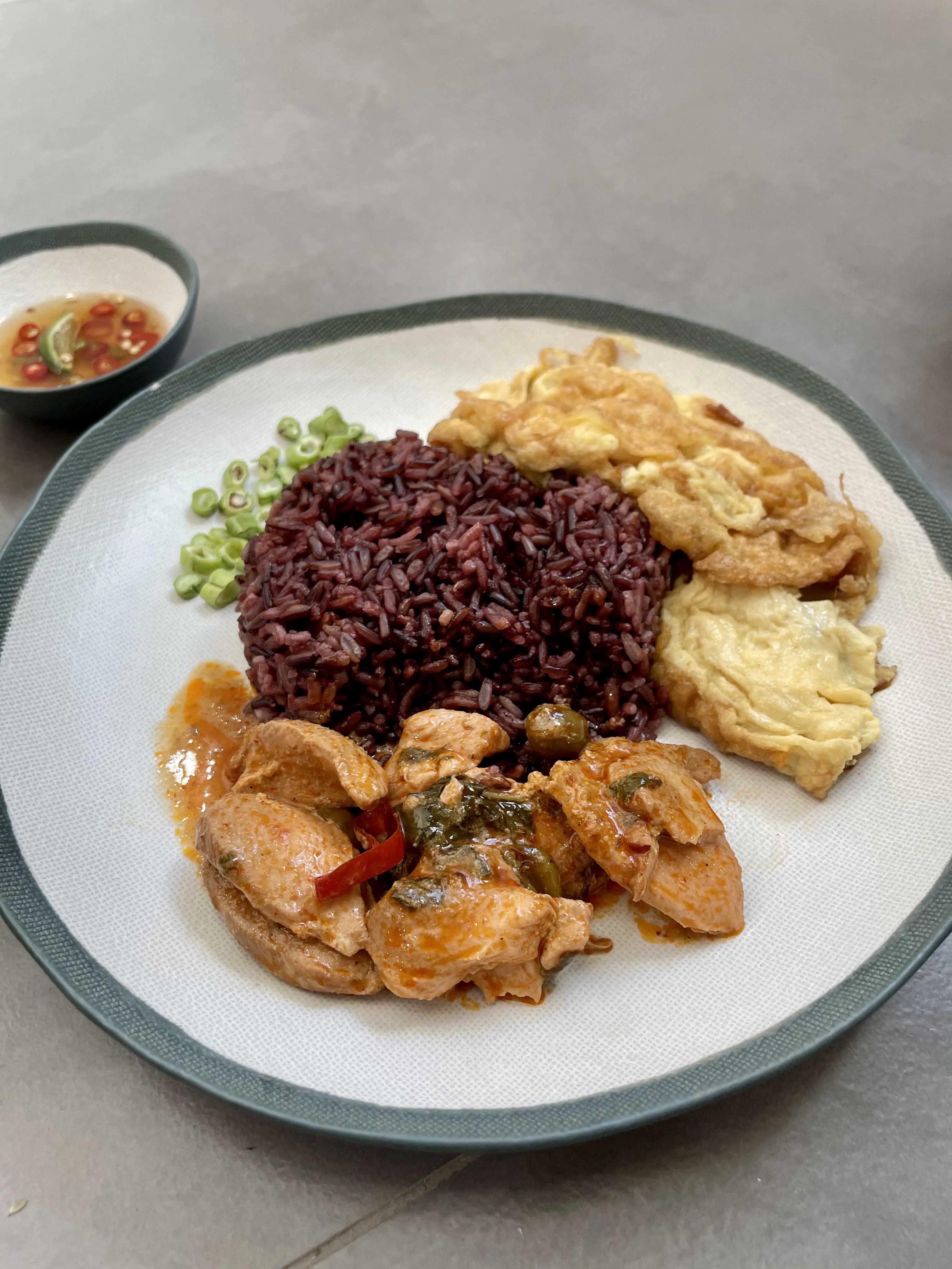 
ROSS - Ready to Eat : Chicken Panang Curry / can be kept 1 year at room temperature / new normal food / 100% sterilized 