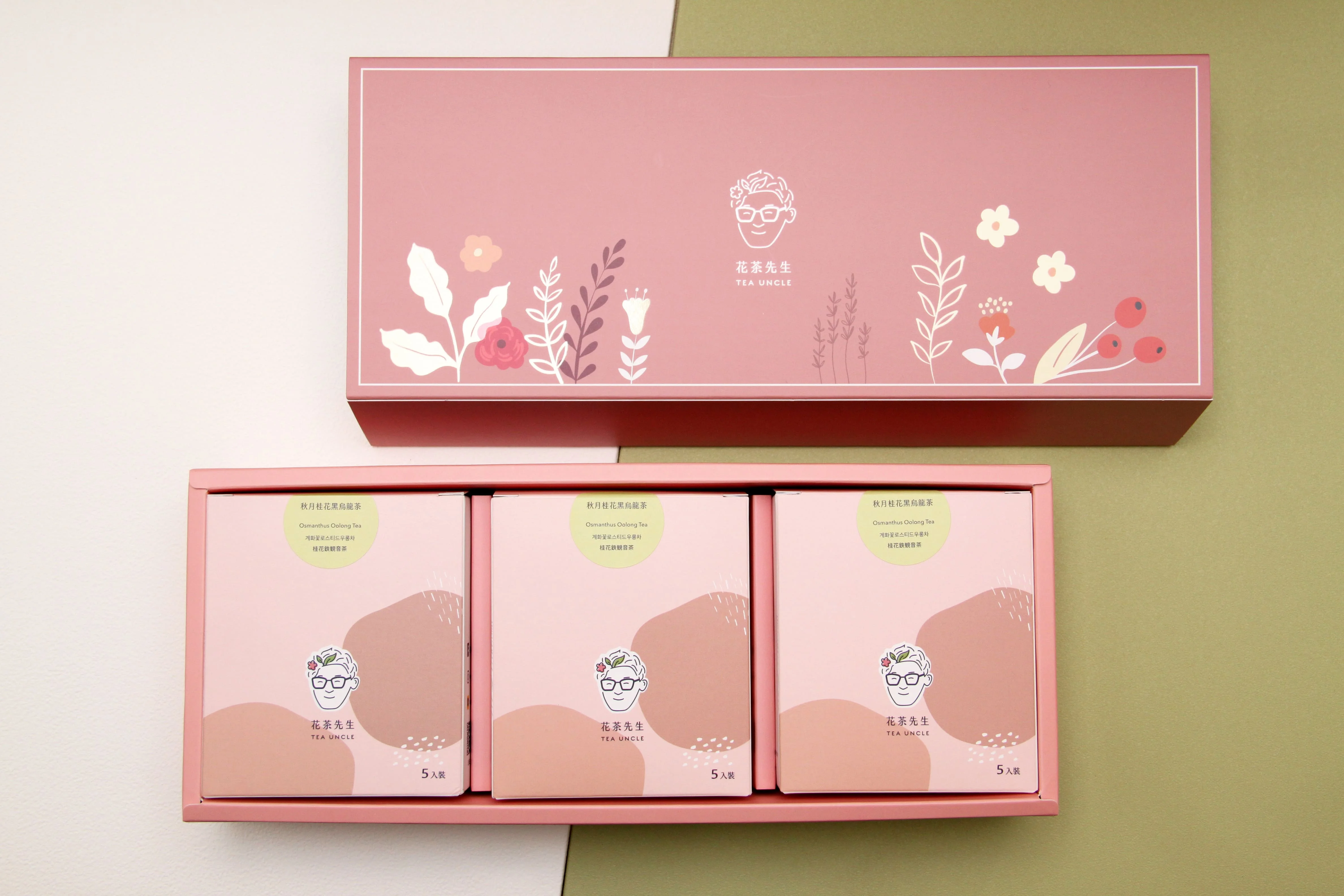 
High-Quality Taiwan Osmanthus Oolong Tea Herbal Flora Scented Tea in Pyramid Teabags Gift box 