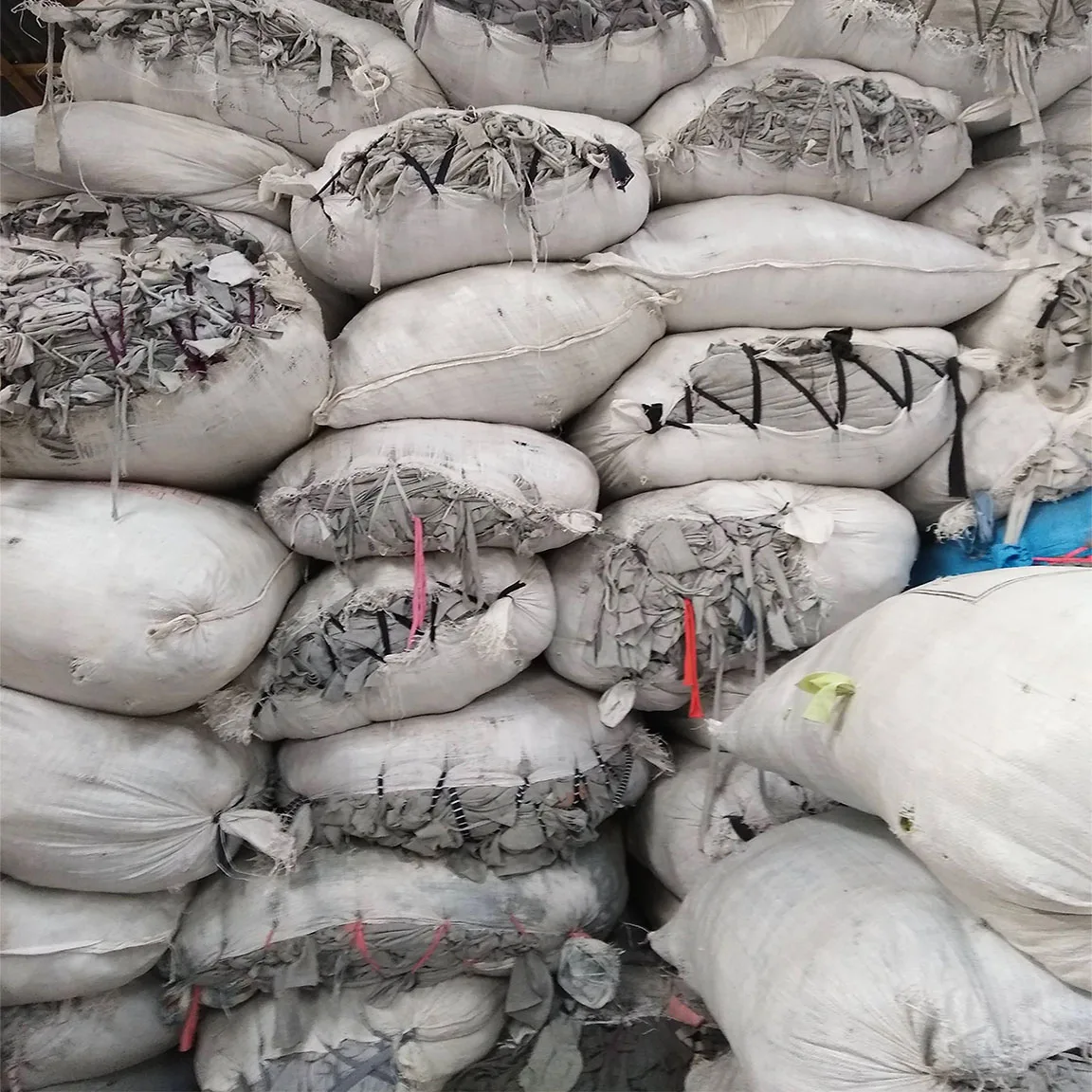 Industrial Gray Melange Color Recycled Knit Fabric Waste Supplier from Bangladesh garments waste fabric clips