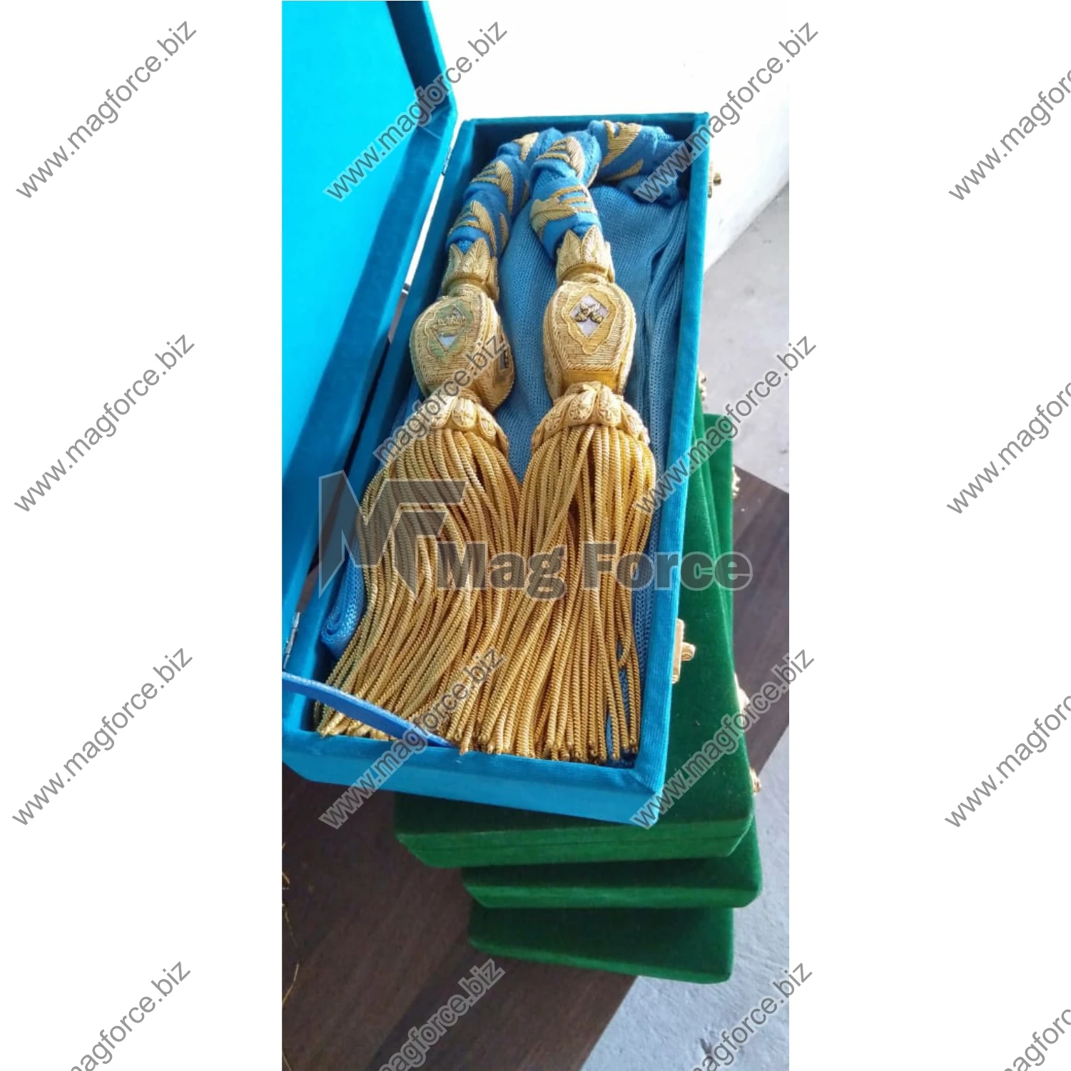 Гирлянда с кисточками из дерева и джутовой веревки