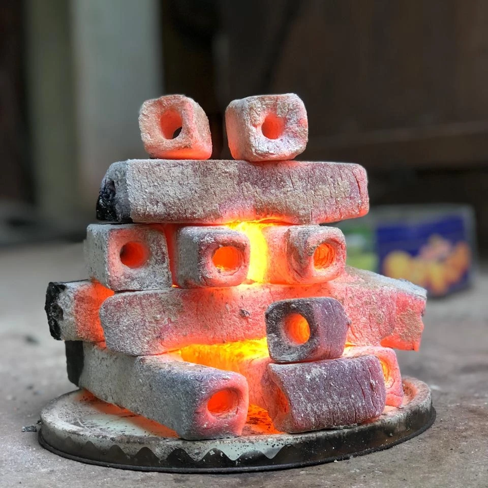 BBQ Coconut Shell Hardwood Sawdust Charcoal Briquette 100 % Prices Factories