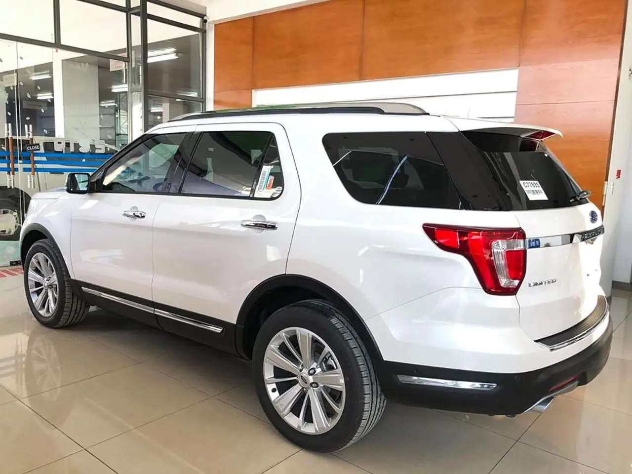 Дешевые подержанные автомобили FORD EXPLORER 2019 для